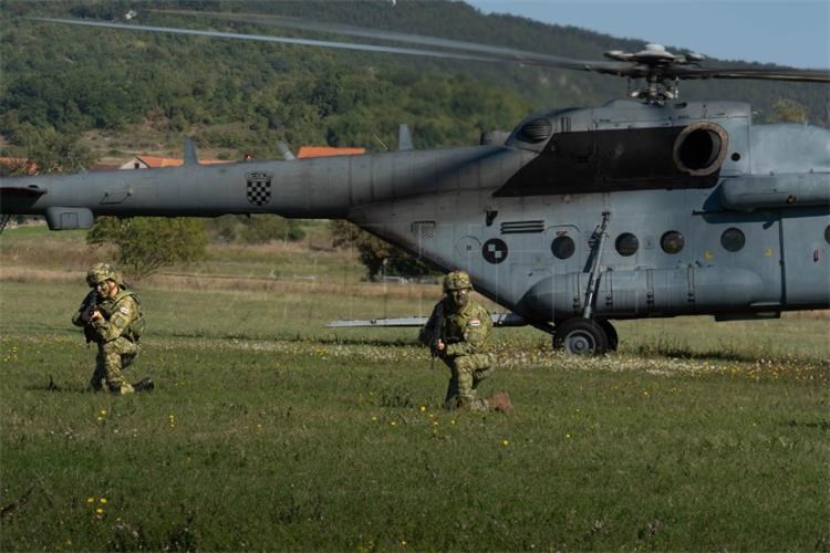 Slika /dokumenti/Anušić u J Koreji.jpg